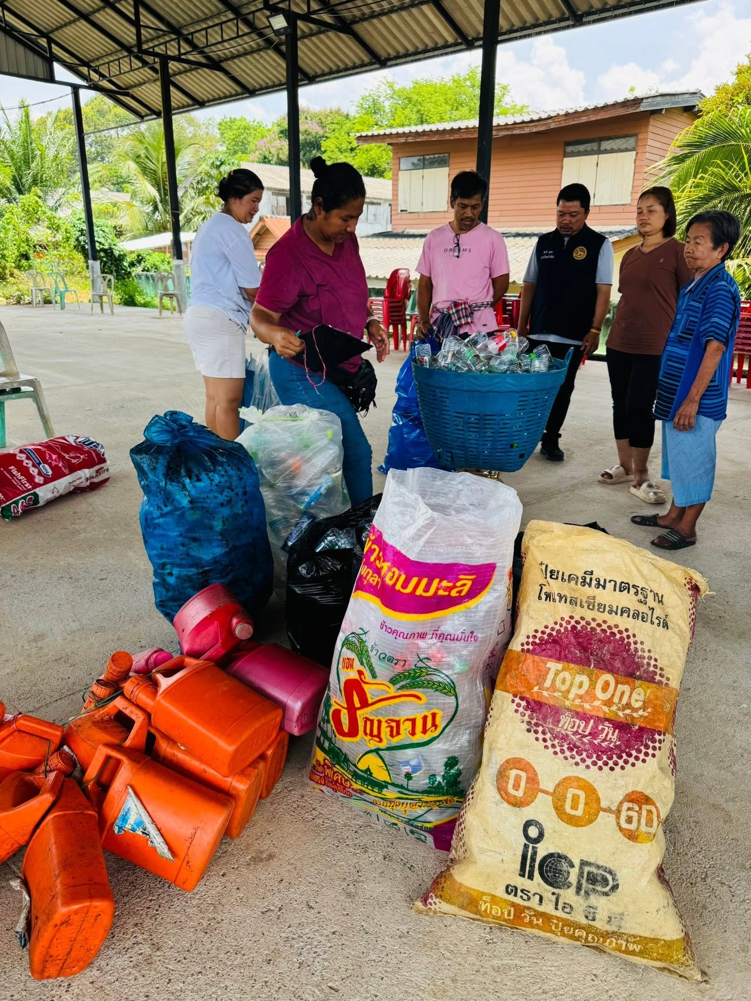 สพอ.พิปูน ร่วมกับ เทศบาลตำบลกะทูน ผู้นำท้องที่ ผู้นำท้องถิ่น ผู้นำการเปลี่ยนแปลงตำบลกะทูน ขับเคลื่อนโครงการ ธนาคารขยะ ตามแผนงานการพัฒนาตำบลกะทูน 